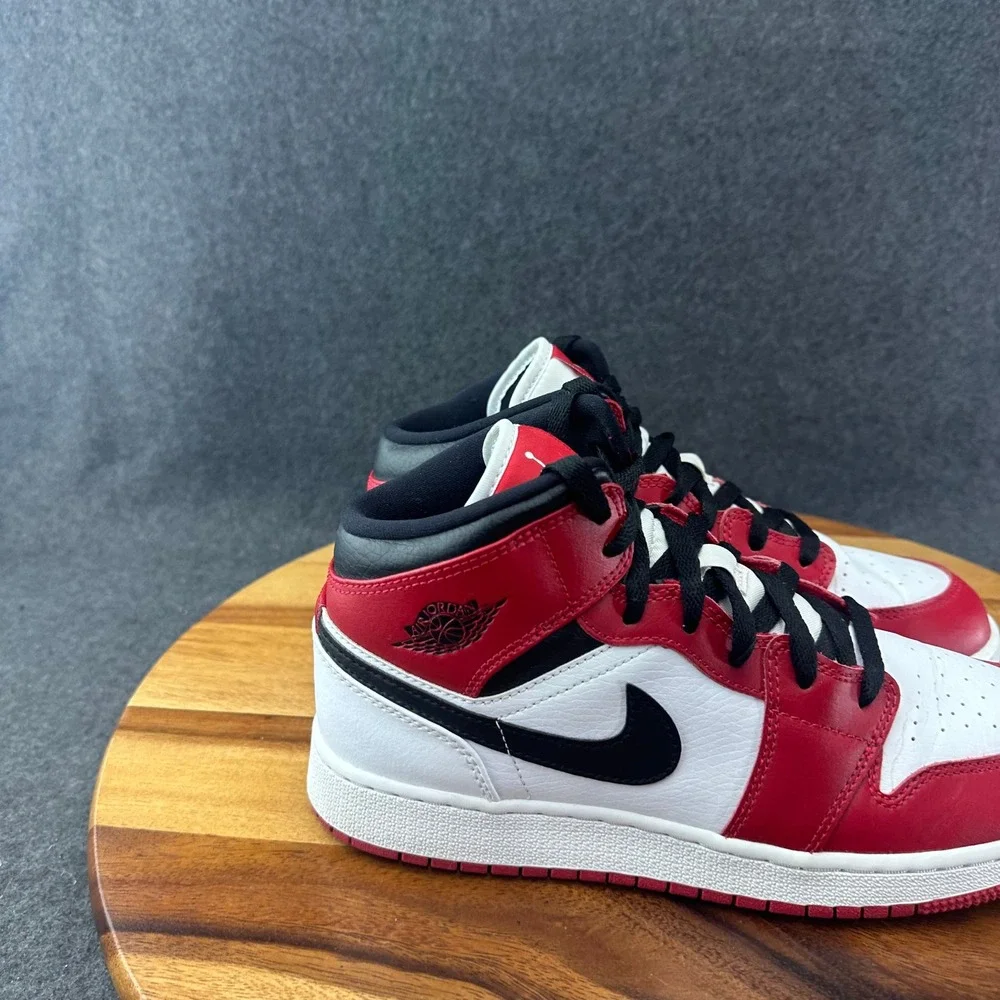Air Jordan 1 Mid GS Chicago White Heel Red Black 554725-173 Sz 7Y Womens 8.5